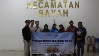 Suwaib Amiruddin Foundation (SAF) menyalurkan dana bantuan bencana banjir berupa sembako ke Kecamatan Bayah