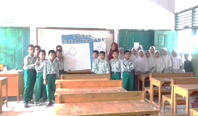 Foto : Kegiatan Penelitian Penggunaan Media Papan Berpaku